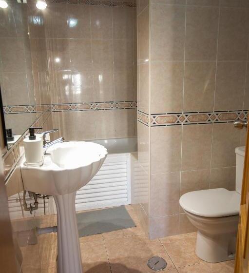 Семейный Номер, Wakeup Triplex House