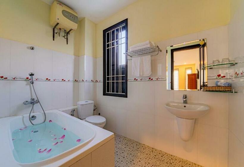 اتاق استاندارد با تخت بزرگ, Hoi An Heart Hostel Villa   Bespoke