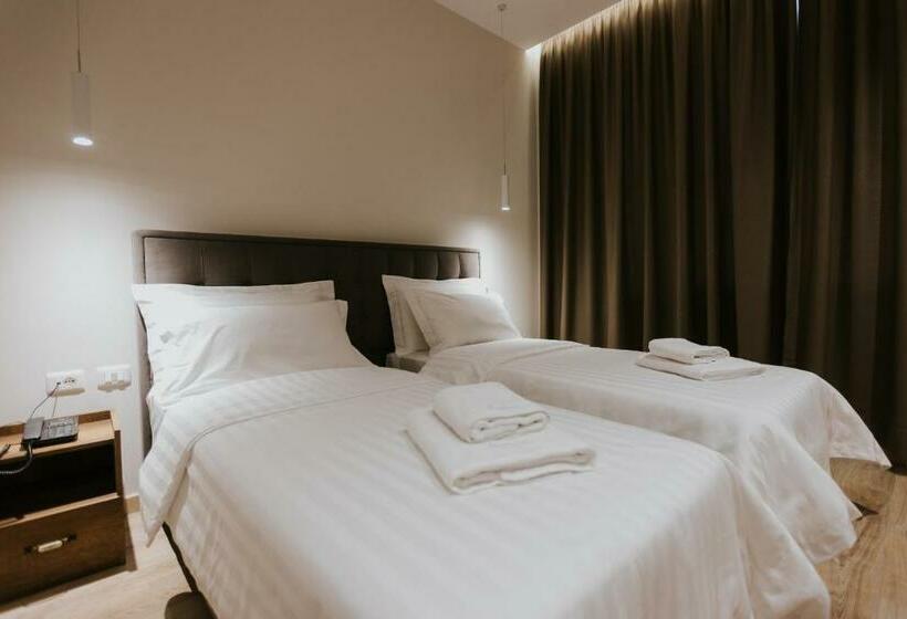 带观景的标准间, Kroi Near Castle Entrance Castle And Town View