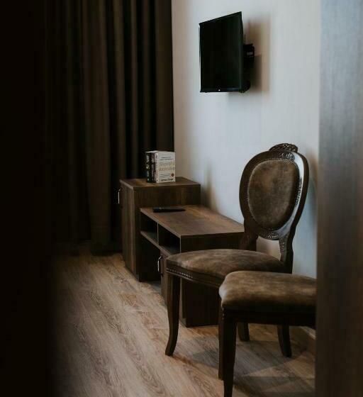 带观景的标准间, Kroi Near Castle Entrance Castle And Town View