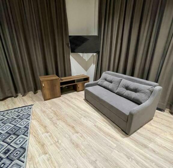 غرفة ديلوكس مطلة على المدينة, Kroi Near Castle Entrance Castle And Town View