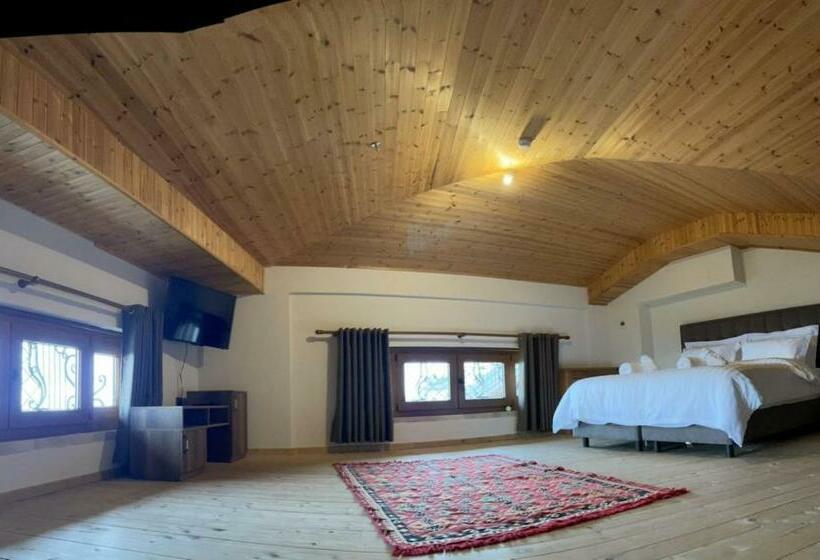 غرفة ديلوكس عائلية, Kroi Near Castle Entrance Castle And Town View