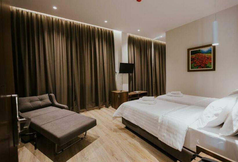 غرفة ديلوكس مطلة على المدينة, Kroi Near Castle Entrance Castle And Town View