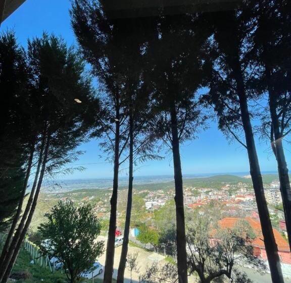 غرفة قياسية مزوَّدة بشُرفة, Kroi Near Castle Entrance Castle And Town View