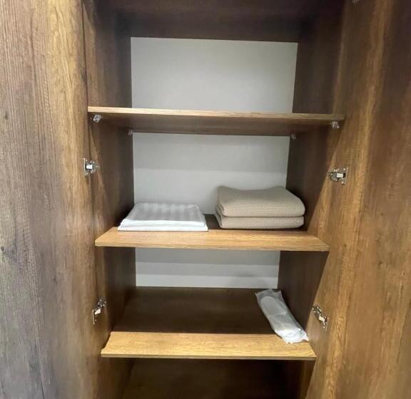 标准间带阳台, Kroi Near Castle Entrance Castle And Town View