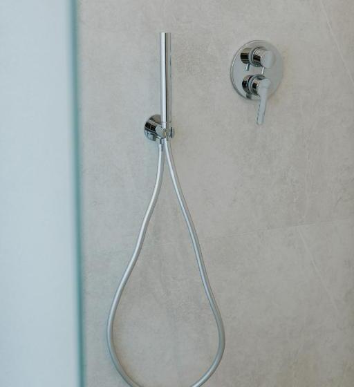 琮城市景观的豪华间, Kroi Near Castle Entrance Castle And Town View