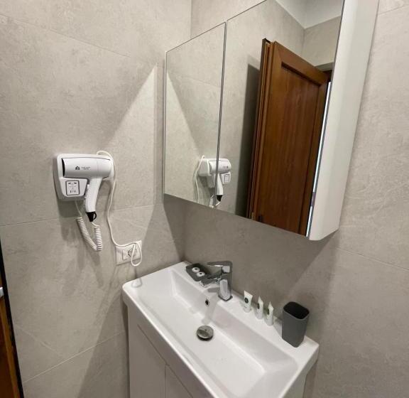 标准间带阳台, Kroi Near Castle Entrance Castle And Town View