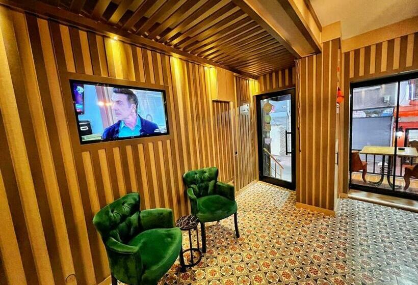 اتاق استاندارد سه نفره, Taksim Cetinkaya Suite