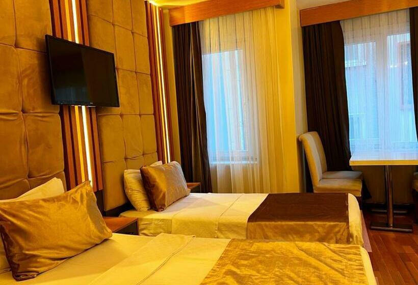 اتاق استاندارد چهار تخته, Taksim Cetinkaya Suite
