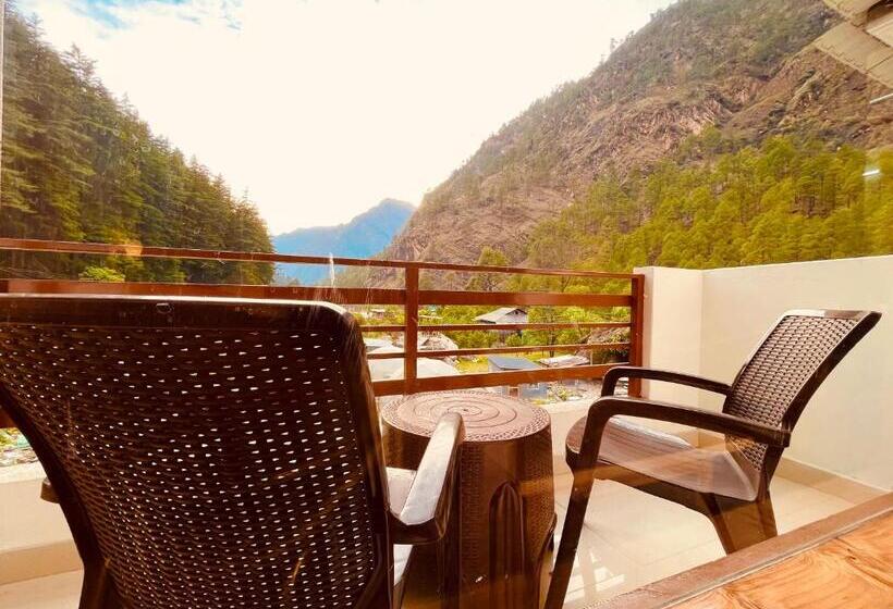 디럭스 룸, Winterline Resort, Kasol   A Four Star Luxury Resort