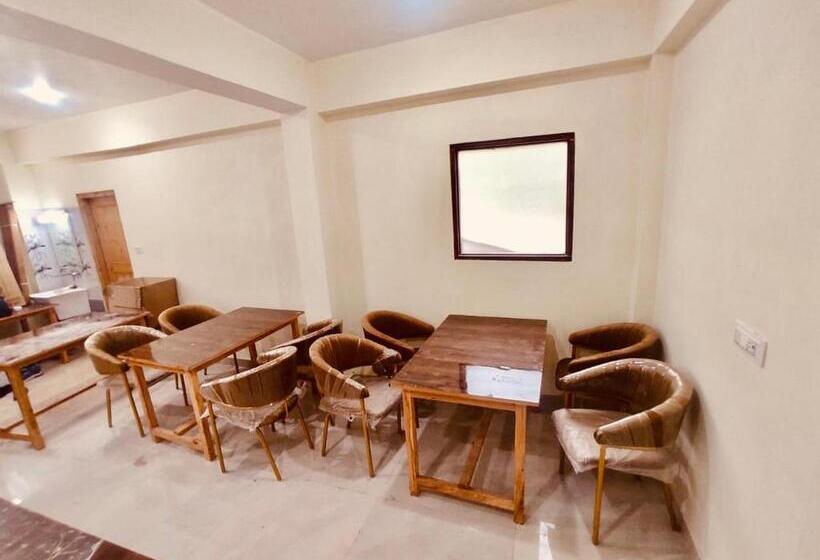 디럭스 룸, Winterline Resort, Kasol   A Four Star Luxury Resort