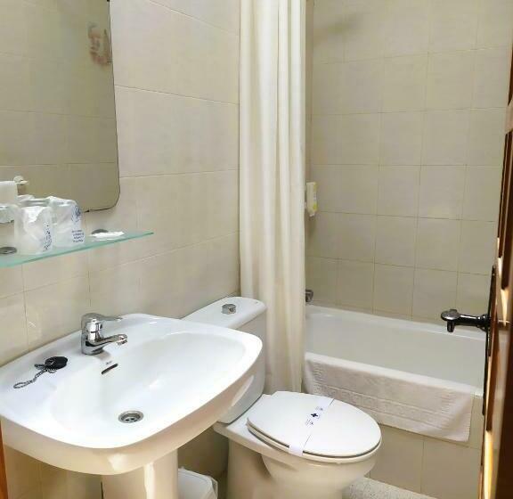 标准间带阳台, Hostal Casa Emilio