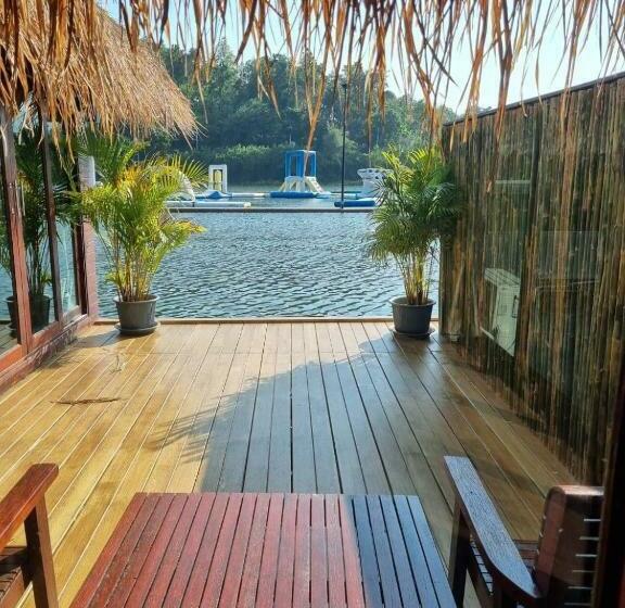 带大床的高级房间, Ruknam Resort