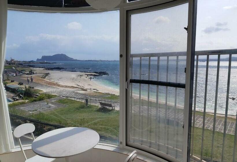 חדר דלוקס עם מרפסת נוף לים, White Castle Pension