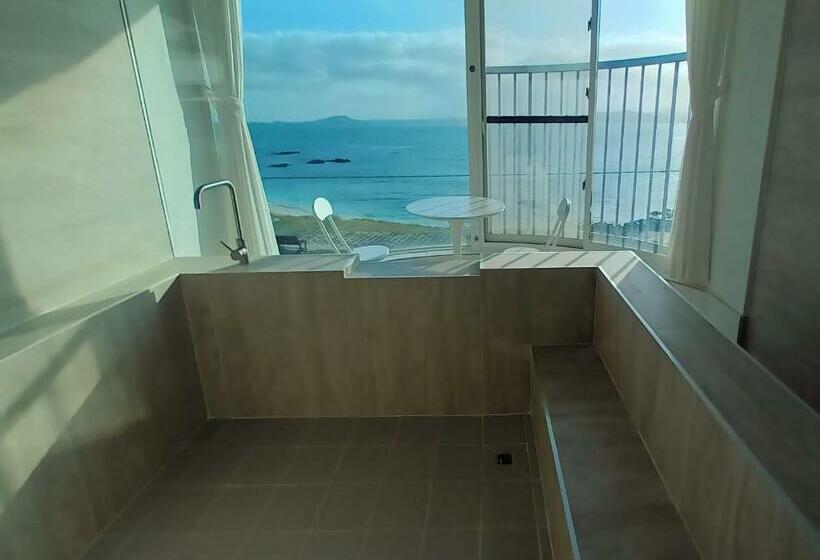 חדר דלוקס עם מרפסת נוף לים, White Castle Pension