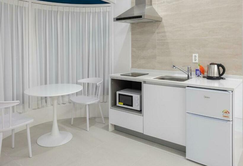 חדר דלוקס עם מרפסת נוף לים, White Castle Pension