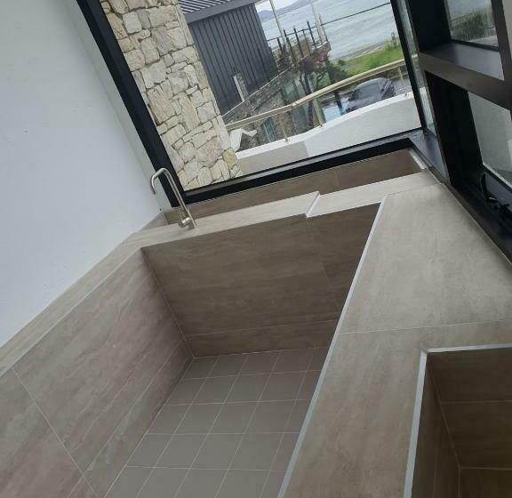 חדר משפחתי, White Castle Pension