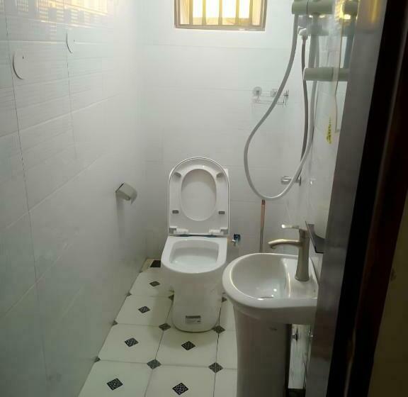 اتاق اکونومی, Frankfurt Cottages