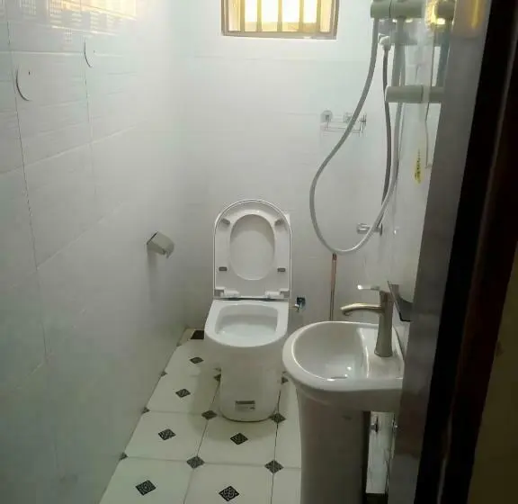 اتاق اکونومی, Frankfurt Cottages