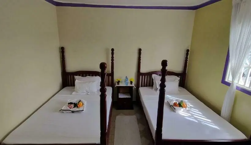 اتاق اکونومی, Frankfurt Cottages