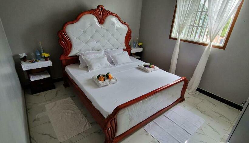 اتاق لوکس, Frankfurt Cottages