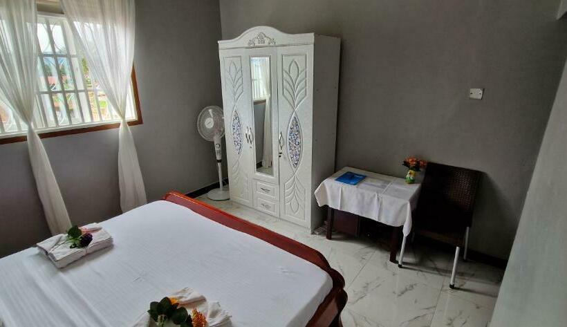 اتاق لوکس, Frankfurt Cottages