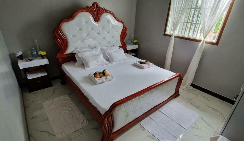 اتاق لوکس, Frankfurt Cottages