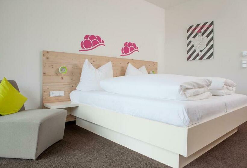 חדר סופריור, Die Alm