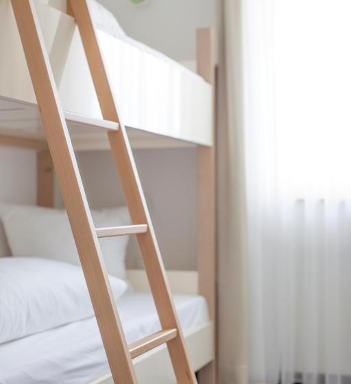 חדר קומפורט לשלושה, Die Alm