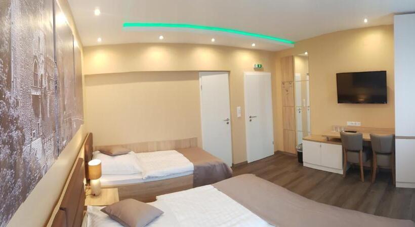 חדר סטנדרט לשלושה, Haus Büderich