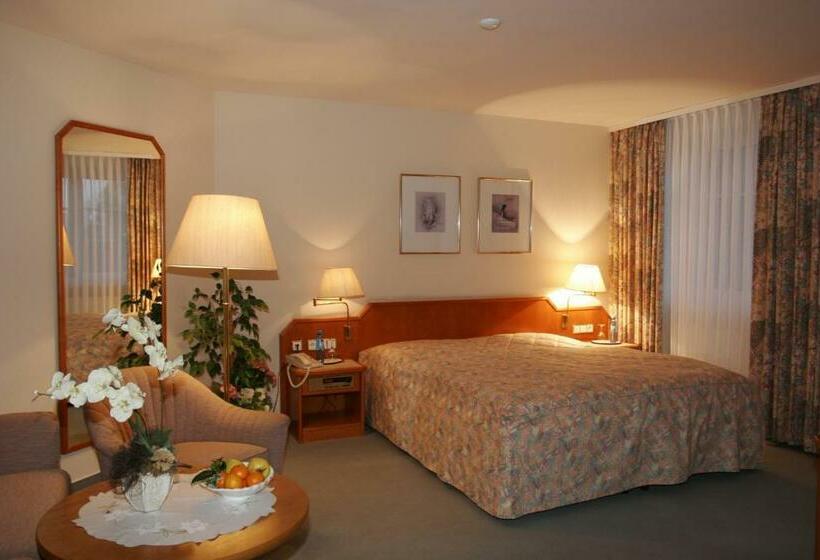 스탠다드 트리플 룸, Heuberg