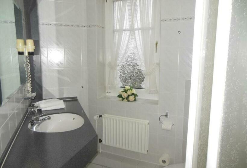 스탠다드 트리플 룸, Heuberg