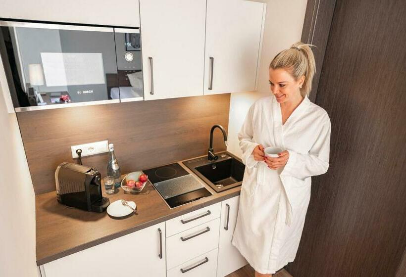 חדר סטנדרט מותאם לאדם עם מוגבלויות, Tiek Apartments