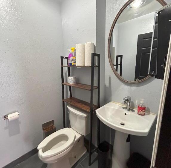 استودیو خانوادگی, Stay 424 Hostel