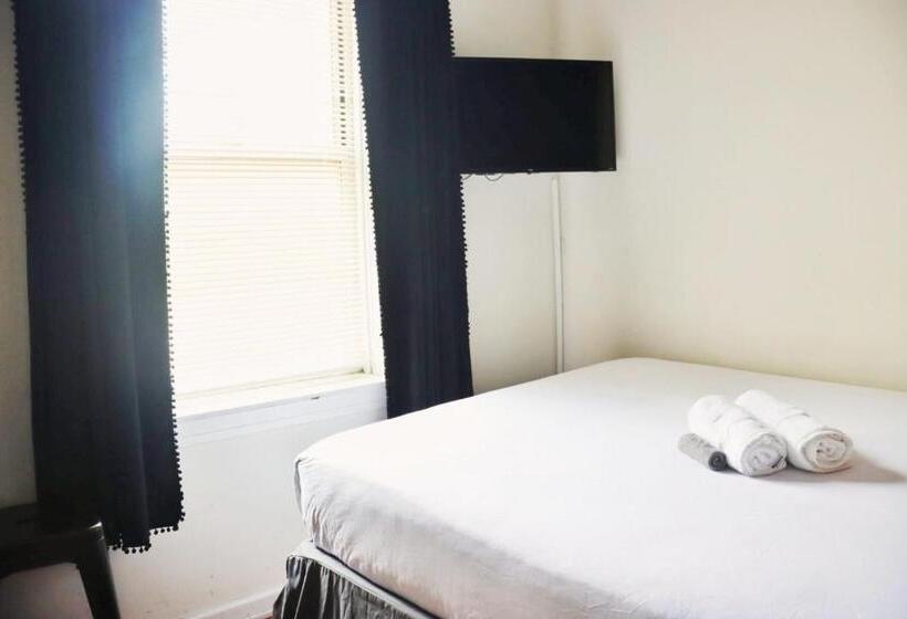 اتاق استاندارد با سرویس بهداشتی مشترک, Stay 424 Hostel