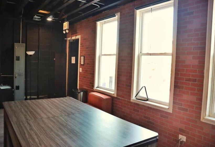 5 Bedroom Apartment, Stay 424 Hostel