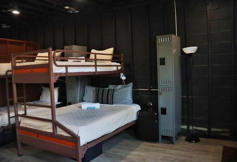 5 Bedroom Apartment, Stay 424 Hostel