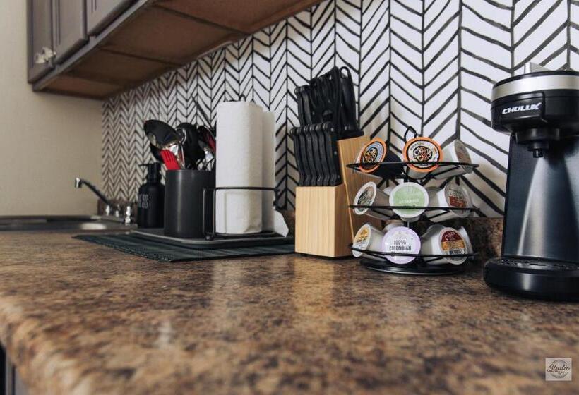 5 Bedroom Apartment, Stay 424 Hostel