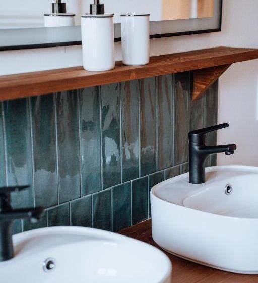 חדר לארבעה סטנדרטי עם מרפסת, Biarritz Surf Lodge Chambre D Hôtes