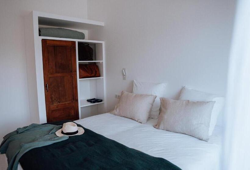 اتاق استاندارد چهارنفره با بالکن, Biarritz Surf Lodge Chambre D Hôtes