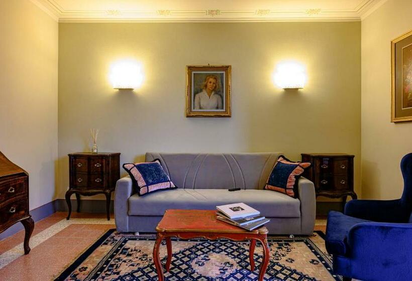 Suite with Terrace, Foresteria Villa Puccini Casa Per Ferie