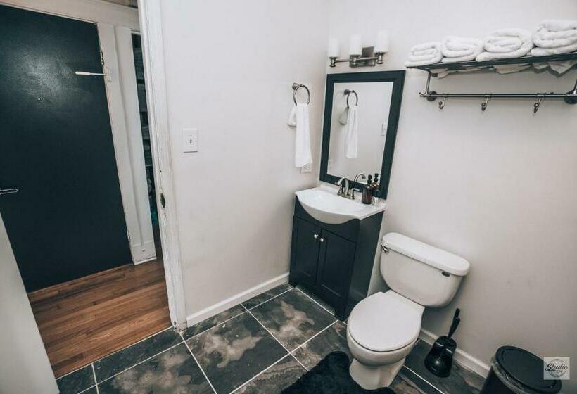 اتاق استاندارد با سرویس بهداشتی مشترک, Stay 424 Hostel