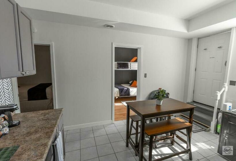 اتاق استاندارد با سرویس بهداشتی مشترک, Stay 424 Hostel