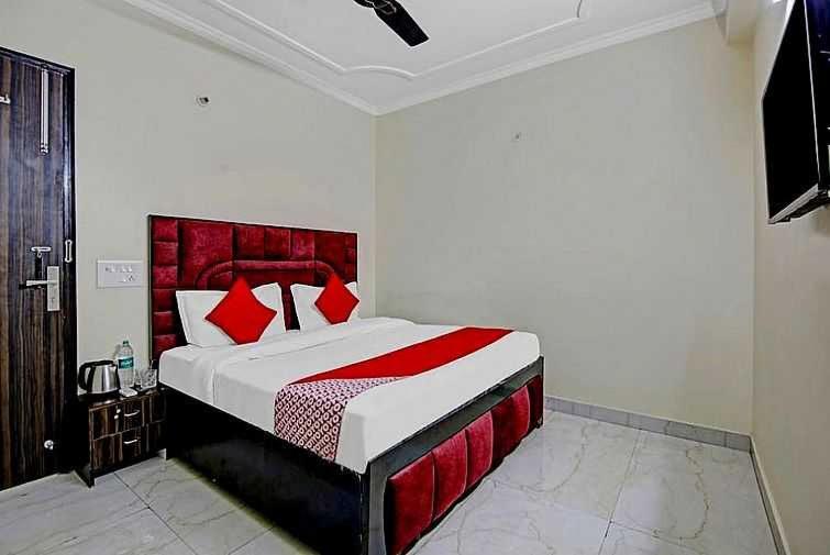 Quarto Triplo Clássico, Oyo Townhouse Super 16 Residency, Near Bangla Shahib Gurudwara
