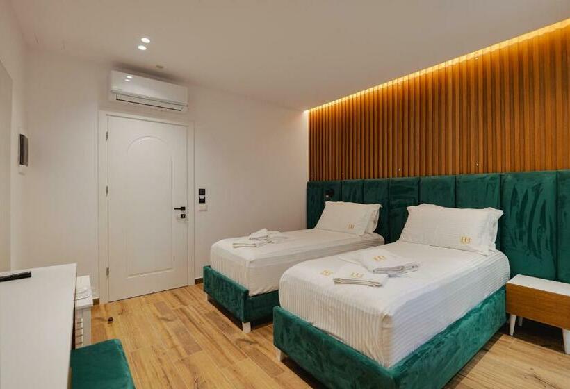 带阳台的豪华间, Renato