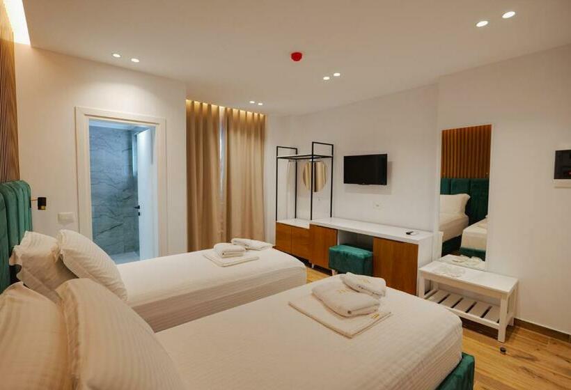 带阳台的豪华间, Renato