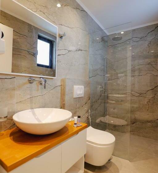 带阳台的豪华间, Renato