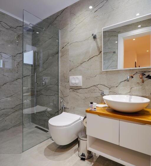 带海景的豪华间, Renato