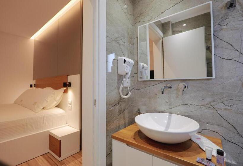 带海景的豪华间, Renato