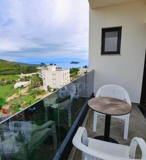 带海景的豪华间, Renato